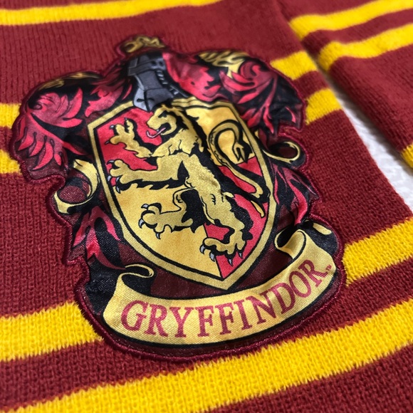 Harry Potter Gryffindor Scarf Red and Yellow Fringe Stripes Universal Studios - Picture 3 of 7